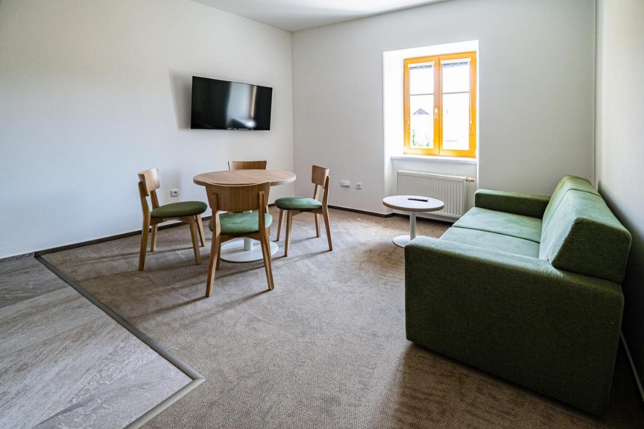 Relax Hotel Stork Lednice Bagian luar foto