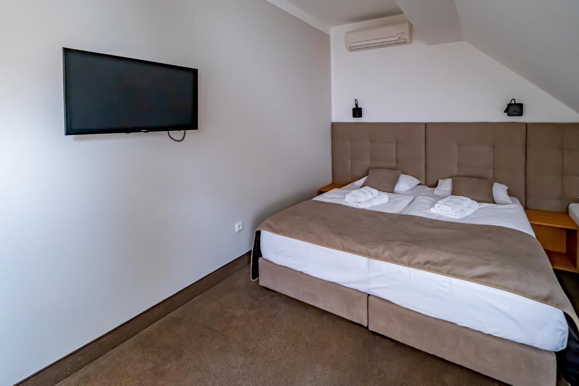 Relax Hotel Stork Lednice Bagian luar foto