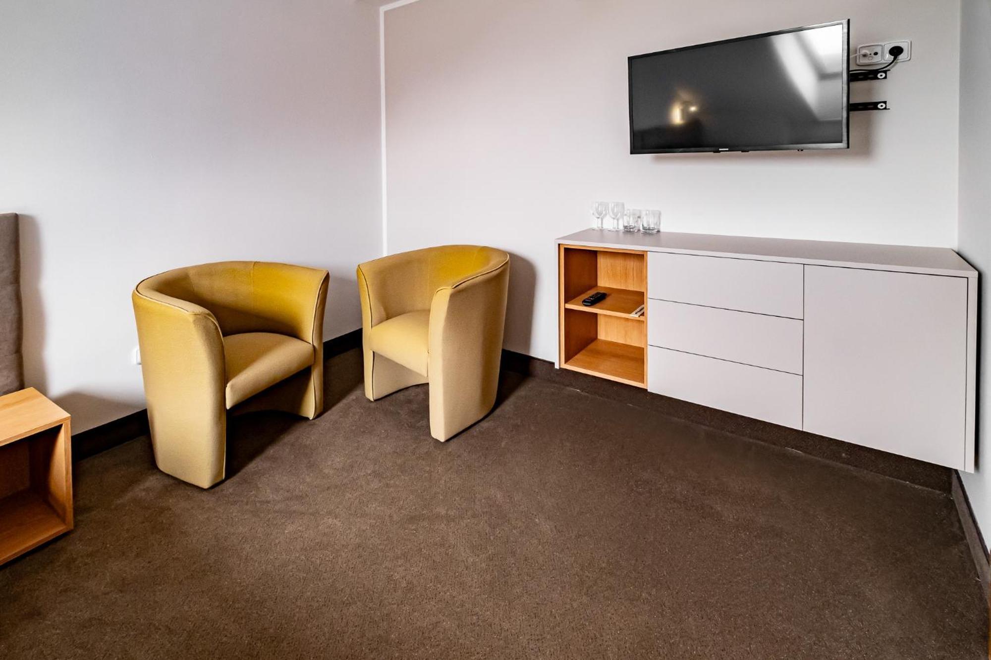 Relax Hotel Stork Lednice Bagian luar foto
