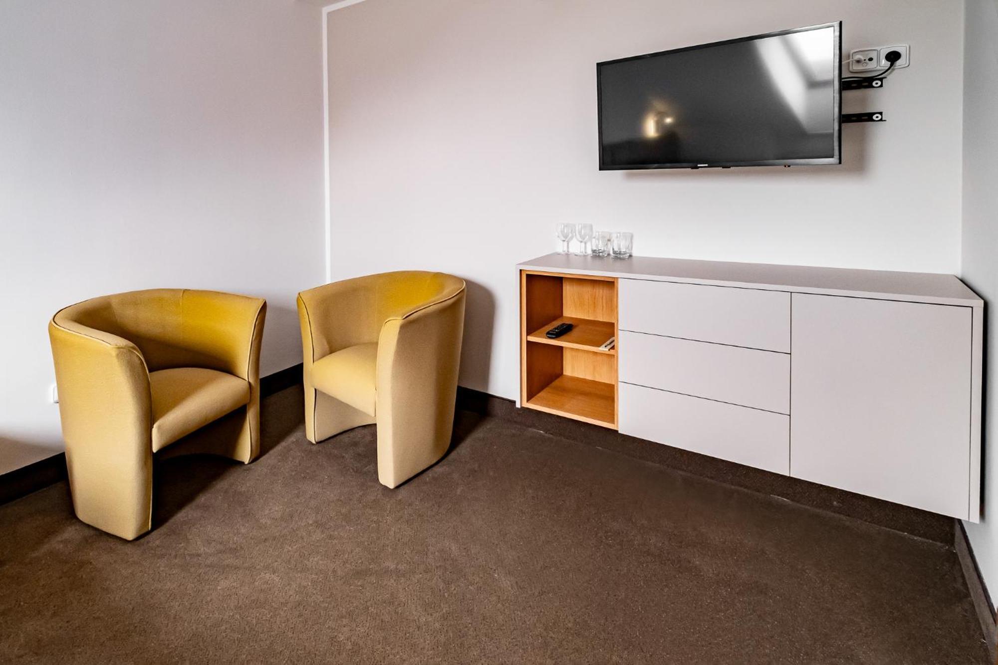 Relax Hotel Stork Lednice Bagian luar foto