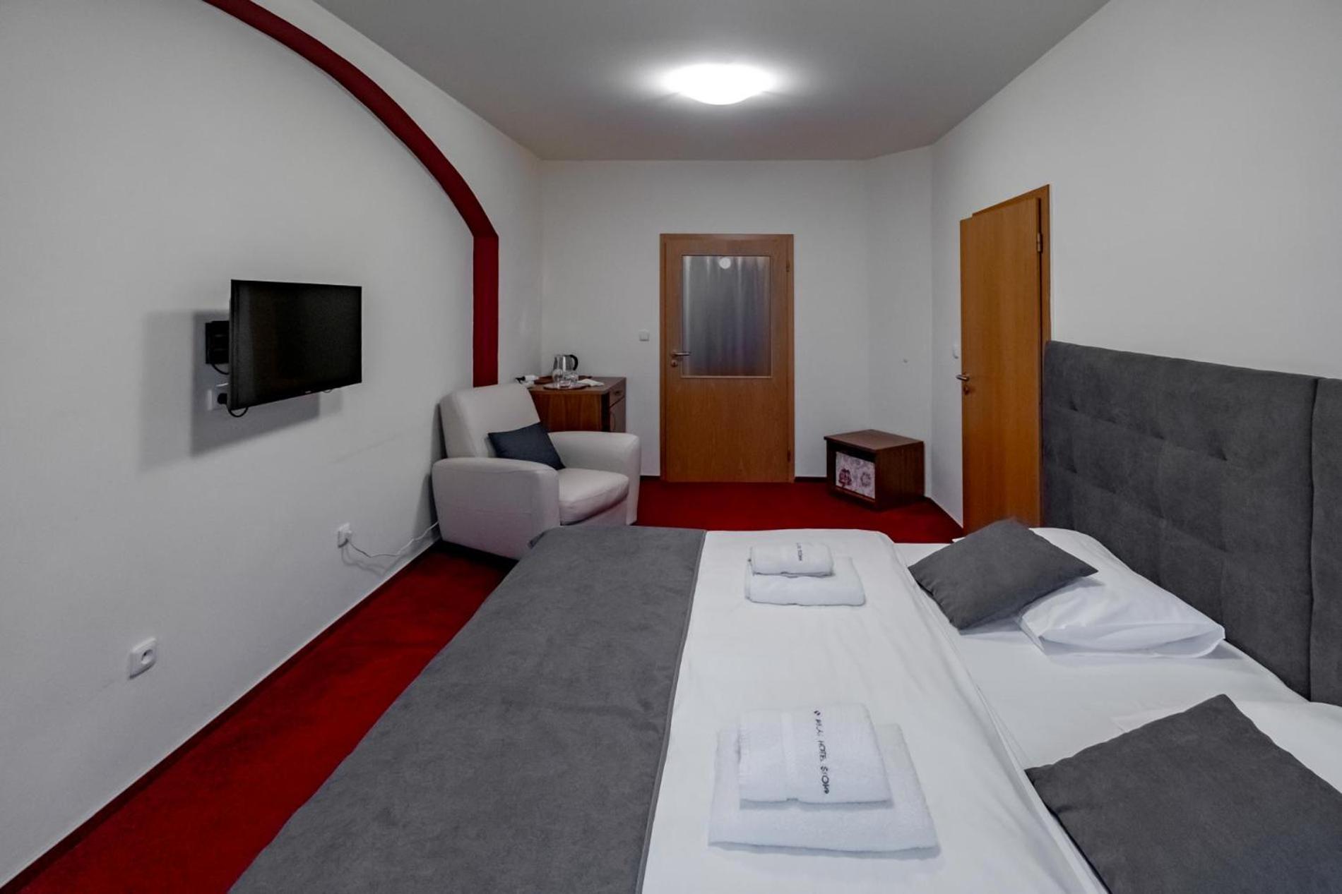 Relax Hotel Stork Lednice Bagian luar foto