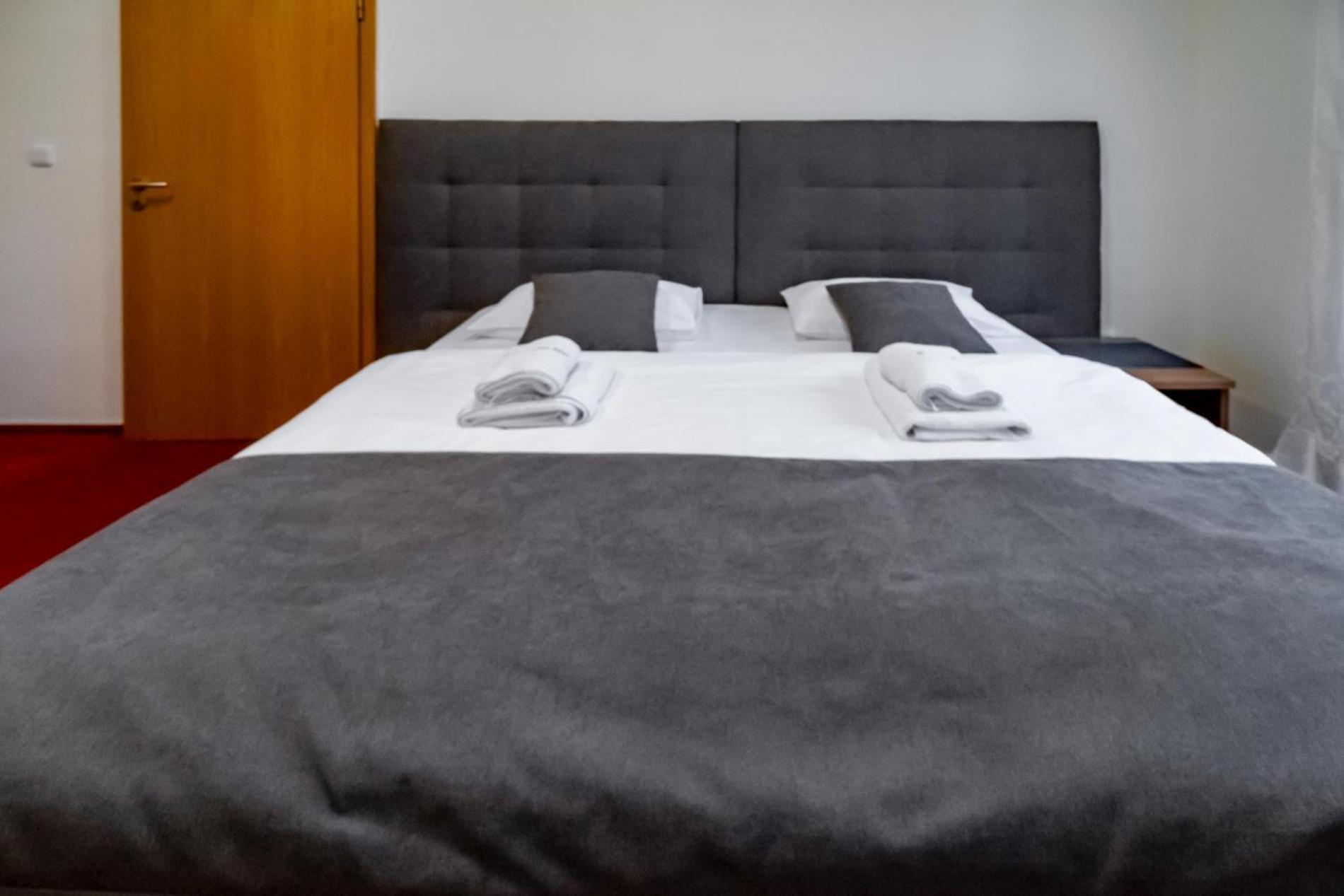Relax Hotel Stork Lednice Bagian luar foto