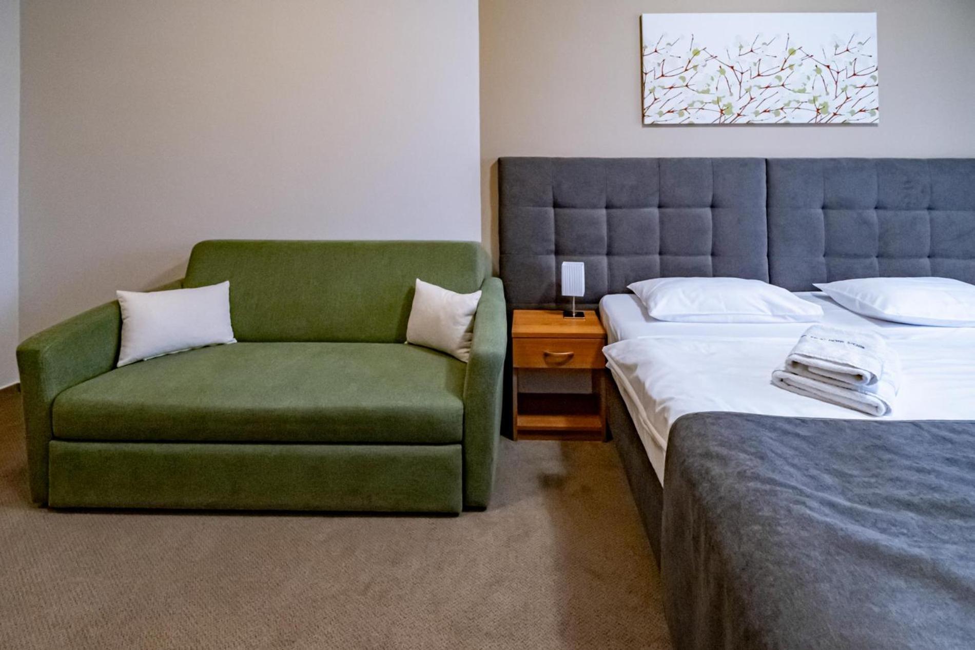 Relax Hotel Stork Lednice Bagian luar foto