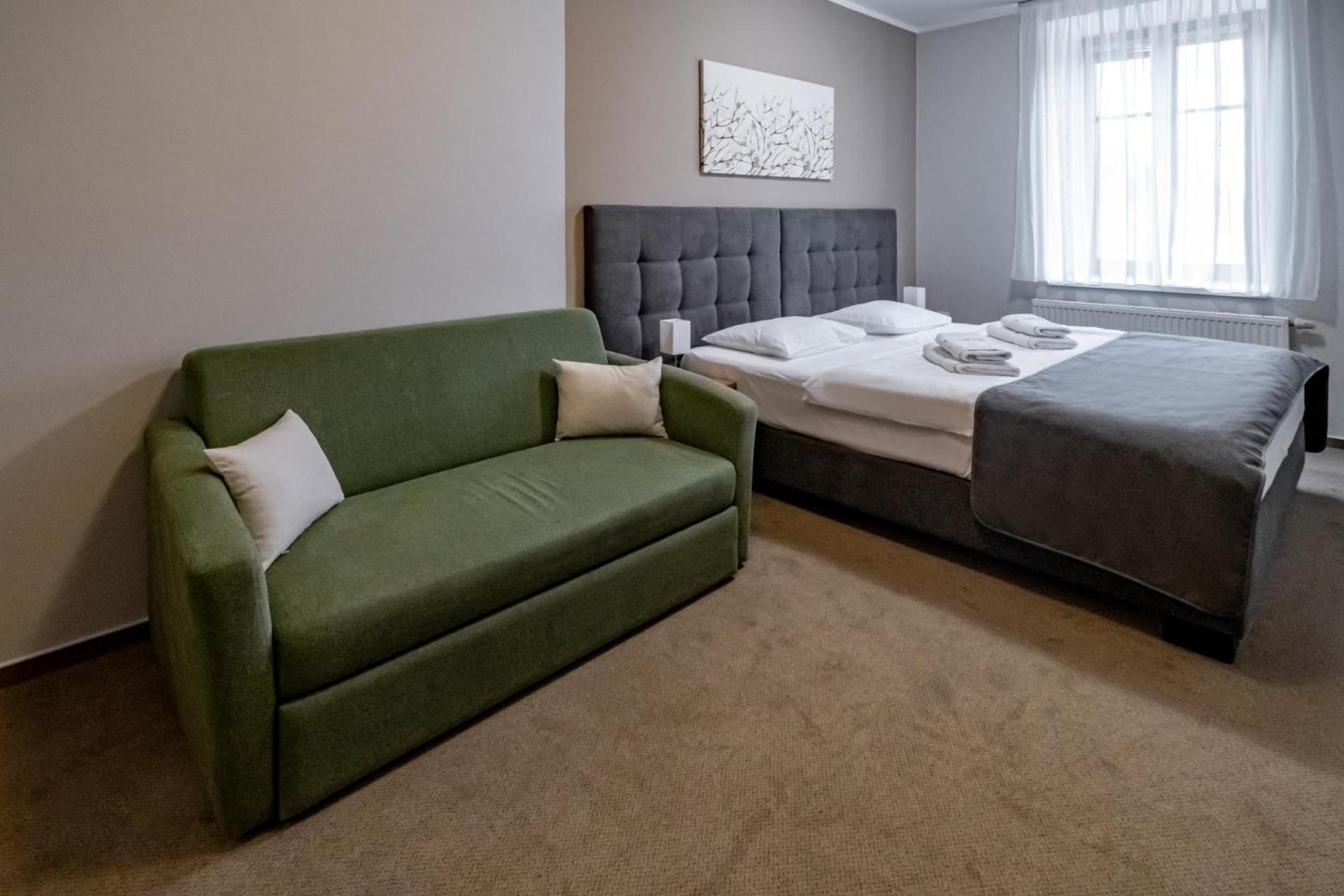 Relax Hotel Stork Lednice Bagian luar foto