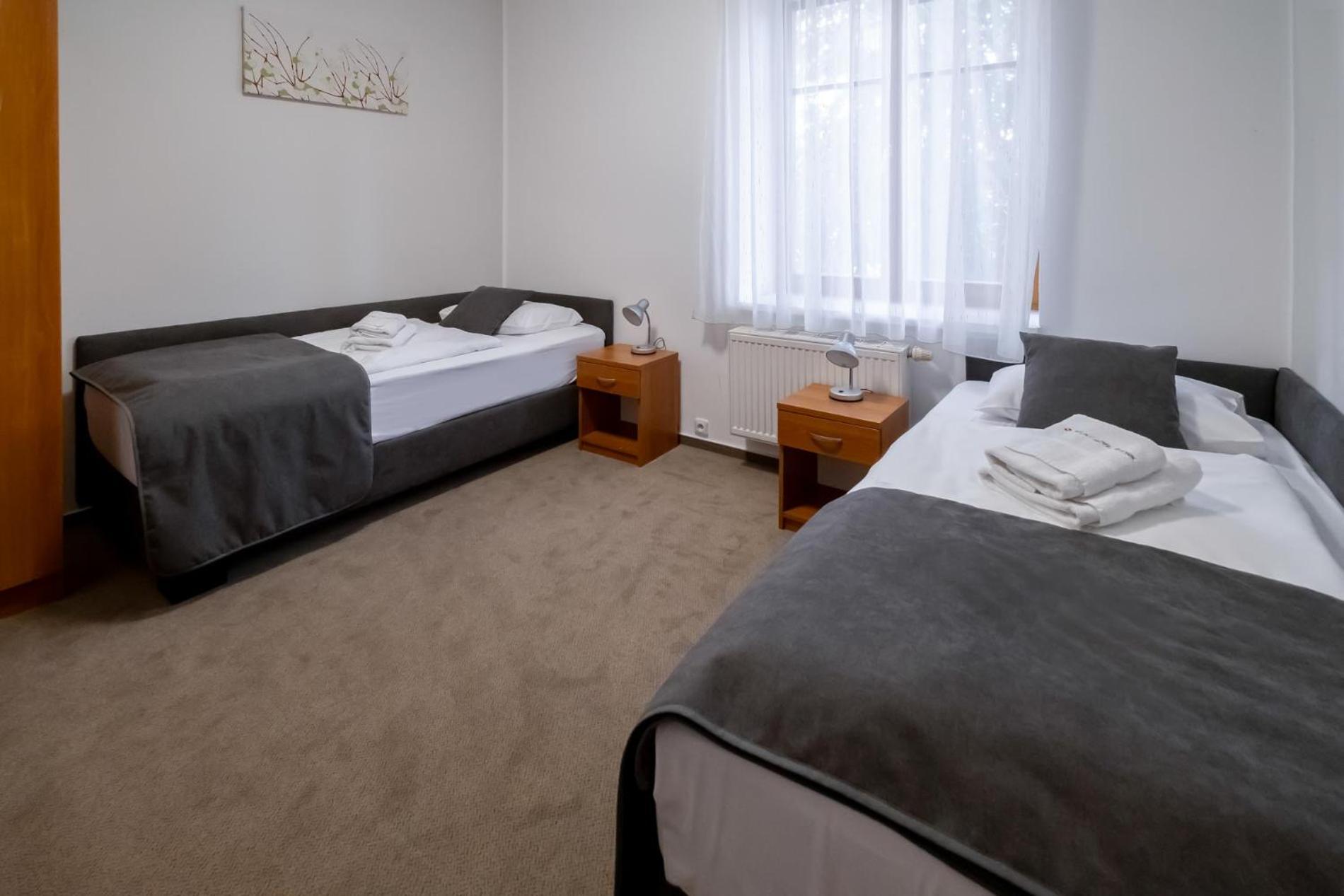 Relax Hotel Stork Lednice Bagian luar foto