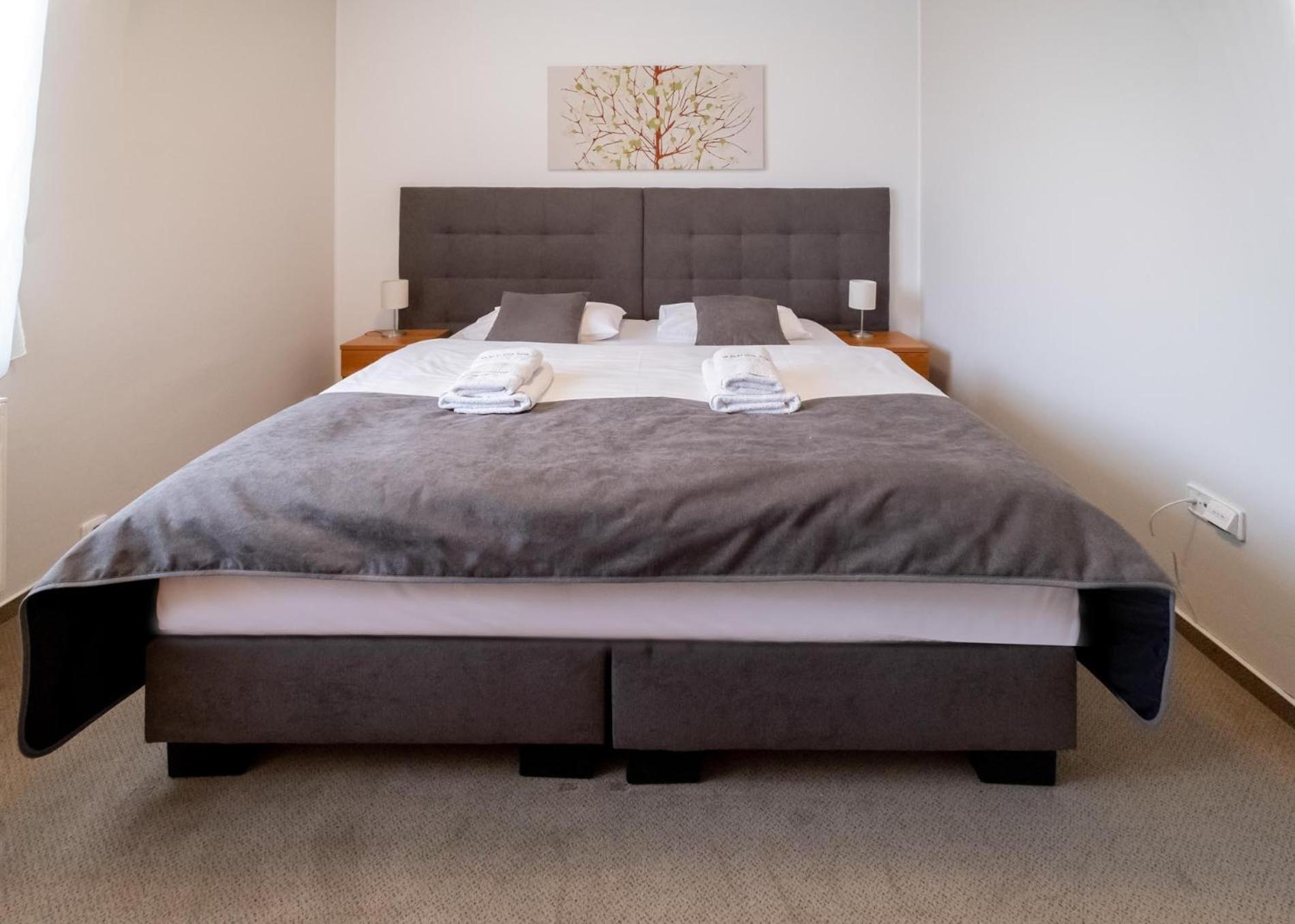 Relax Hotel Stork Lednice Bagian luar foto
