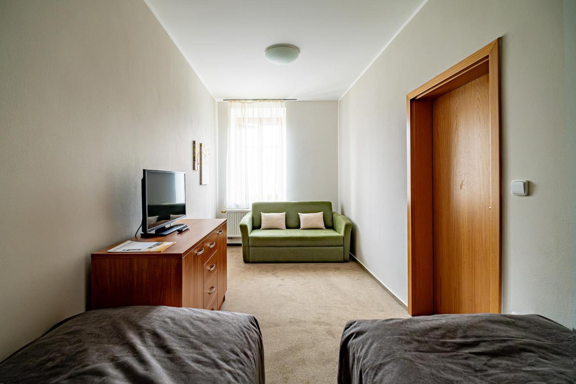 Relax Hotel Stork Lednice Bagian luar foto